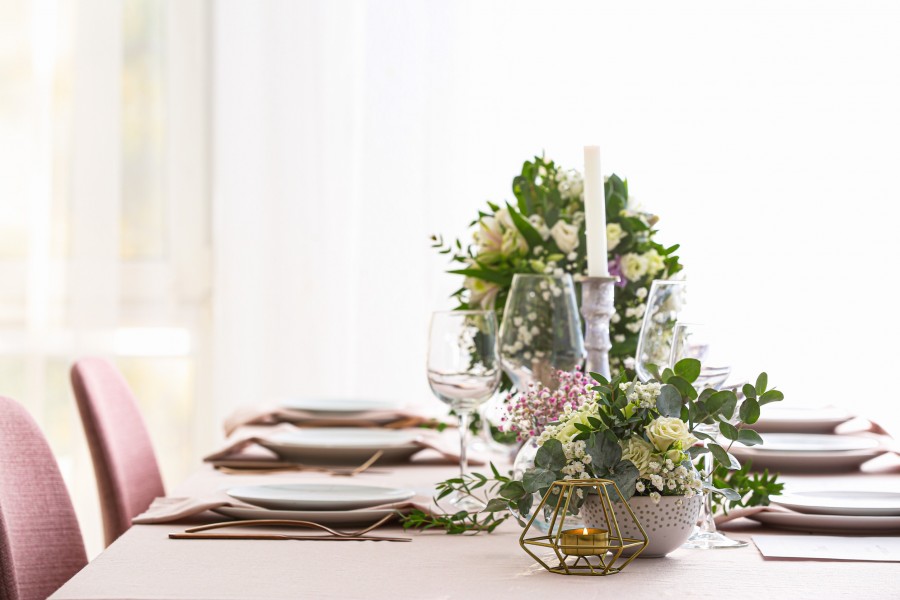 Les idées de centre de table pour une table ronde de mariage